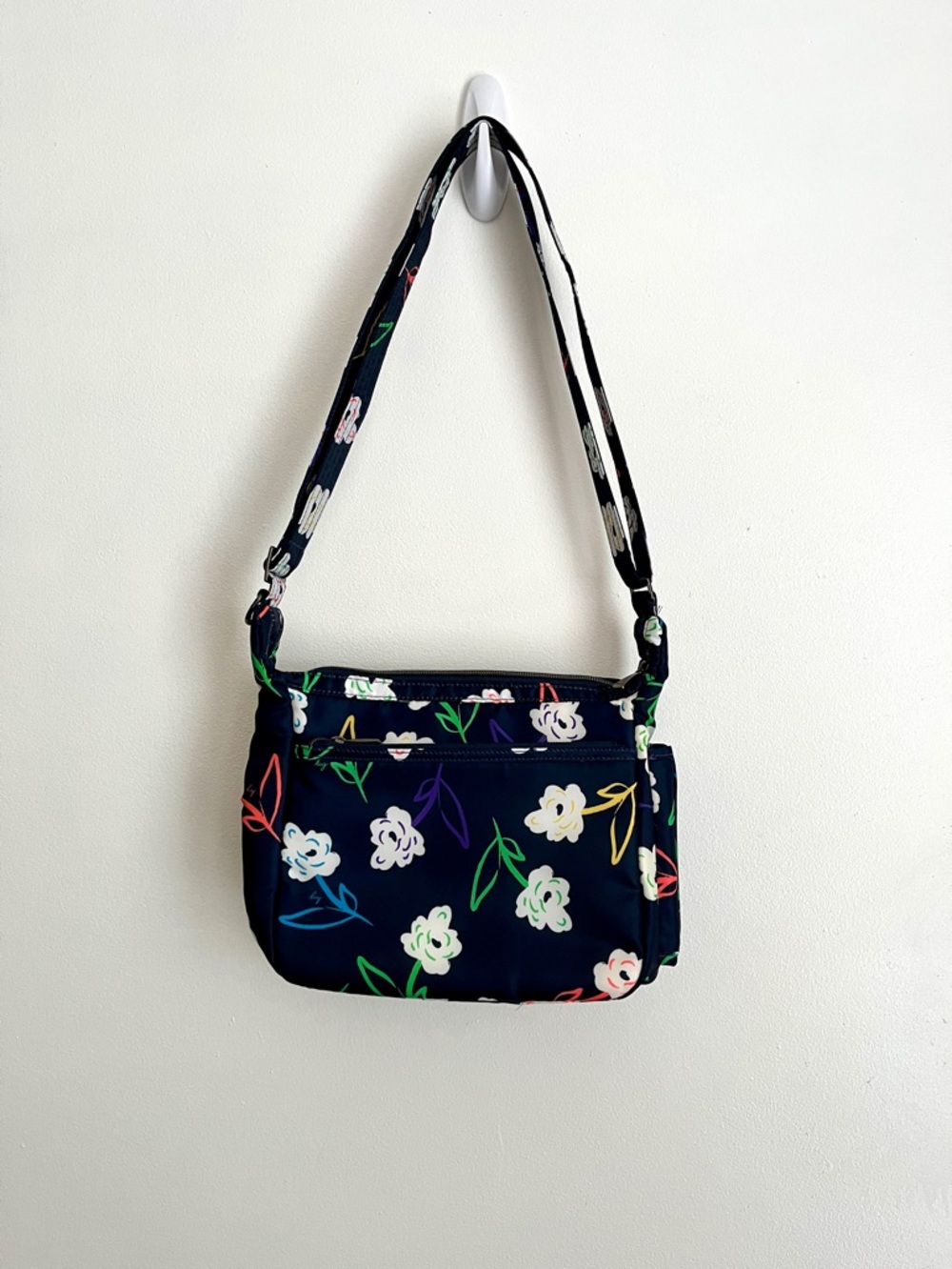 Lug Flutter SE Crossbody Bag Bright Floral RFID Front Zip Pocket Travel Blue - Picture 2 of 12